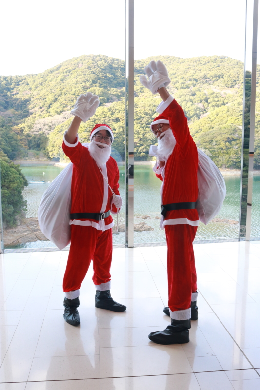 12月24日 サンタクロースからの贈り物イベントの様子